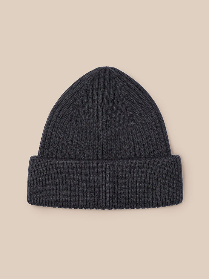 Close up of grey ribbed Active Beanie showing Castore logo patch on the cuff